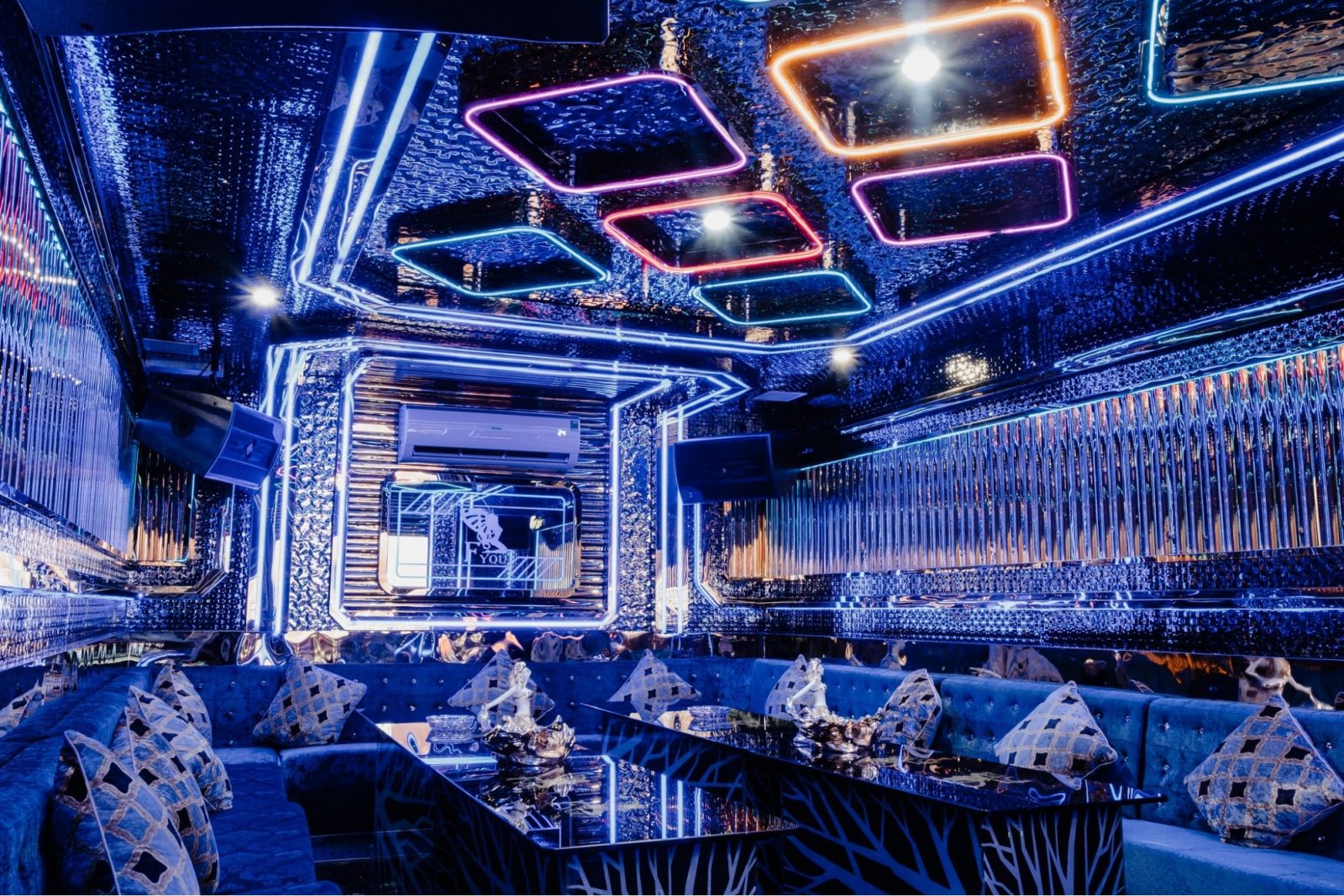 Karaoke FYOU III Sư Vạn Hạnh buổi tối đông khách