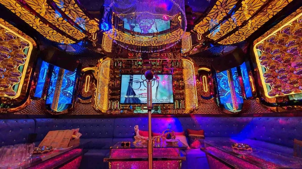 Phòng VIP karaoke FYOU quận 10 dành cho nhóm bạn lớn
