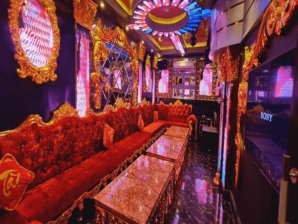 Phòng karaoke Style thiết kế trẻ trung với ánh sáng nhiều màu