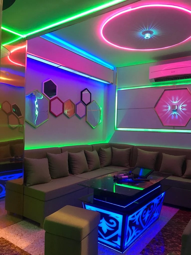 Phòng hát Karaoke 252 KTV phù hợp nhóm bạn trẻ