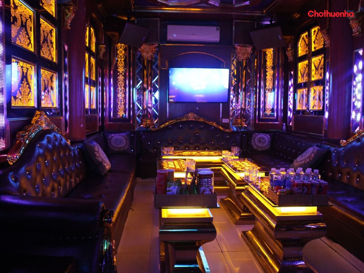 Karaoke Ly Ly với không gian phòng hát được thiết kế gọn gàng