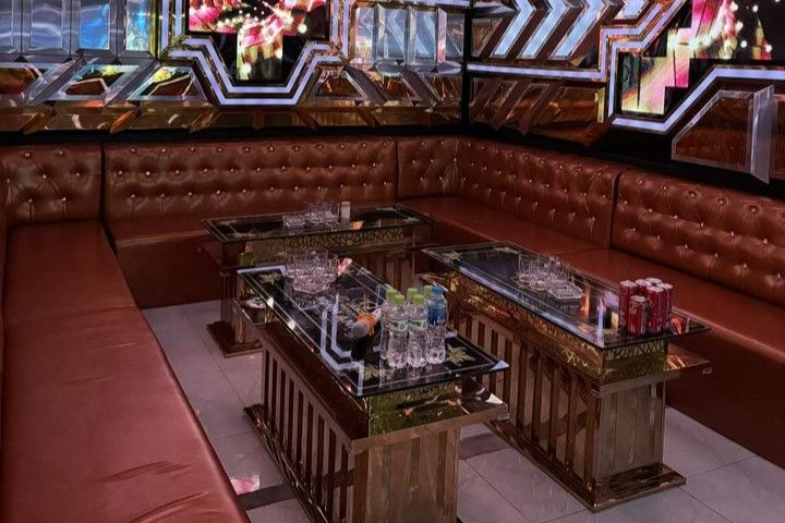 Karaoke Queen Bee quận 7 phòng hát riêng tư dễ đi