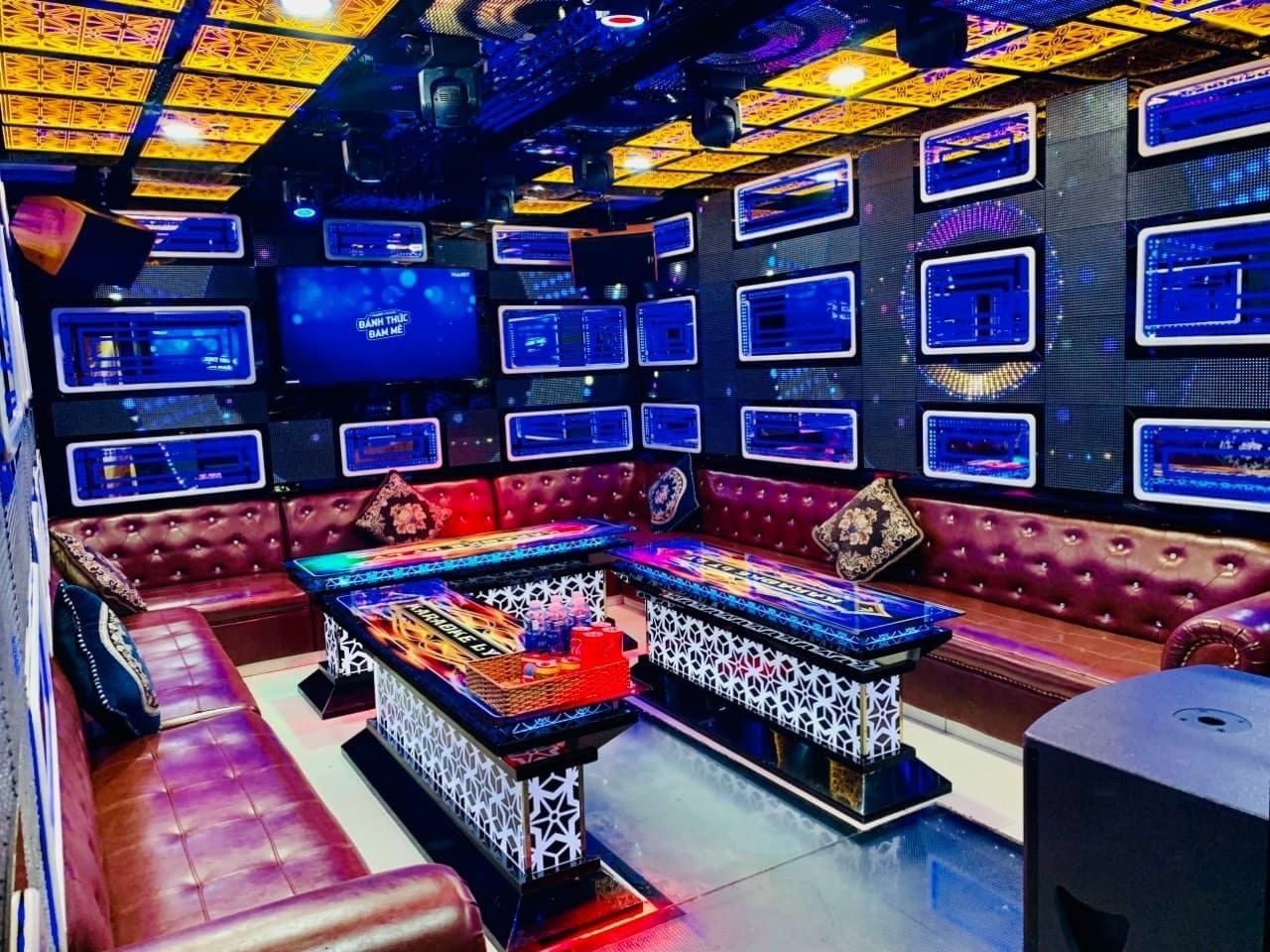 Không gian ca hát sôi động tại karaoke Oxy quận 8