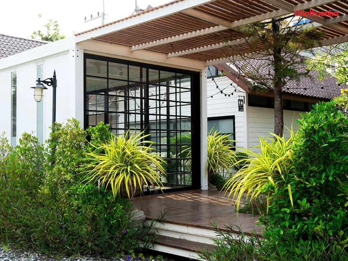 Trước cửa nhà luôn sạch sẽ