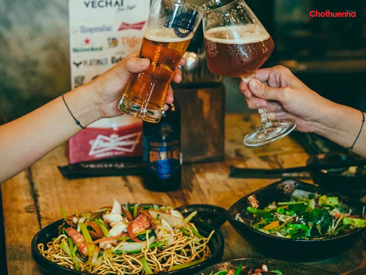 Vechai Beer Garden với đa dạng món ăn 