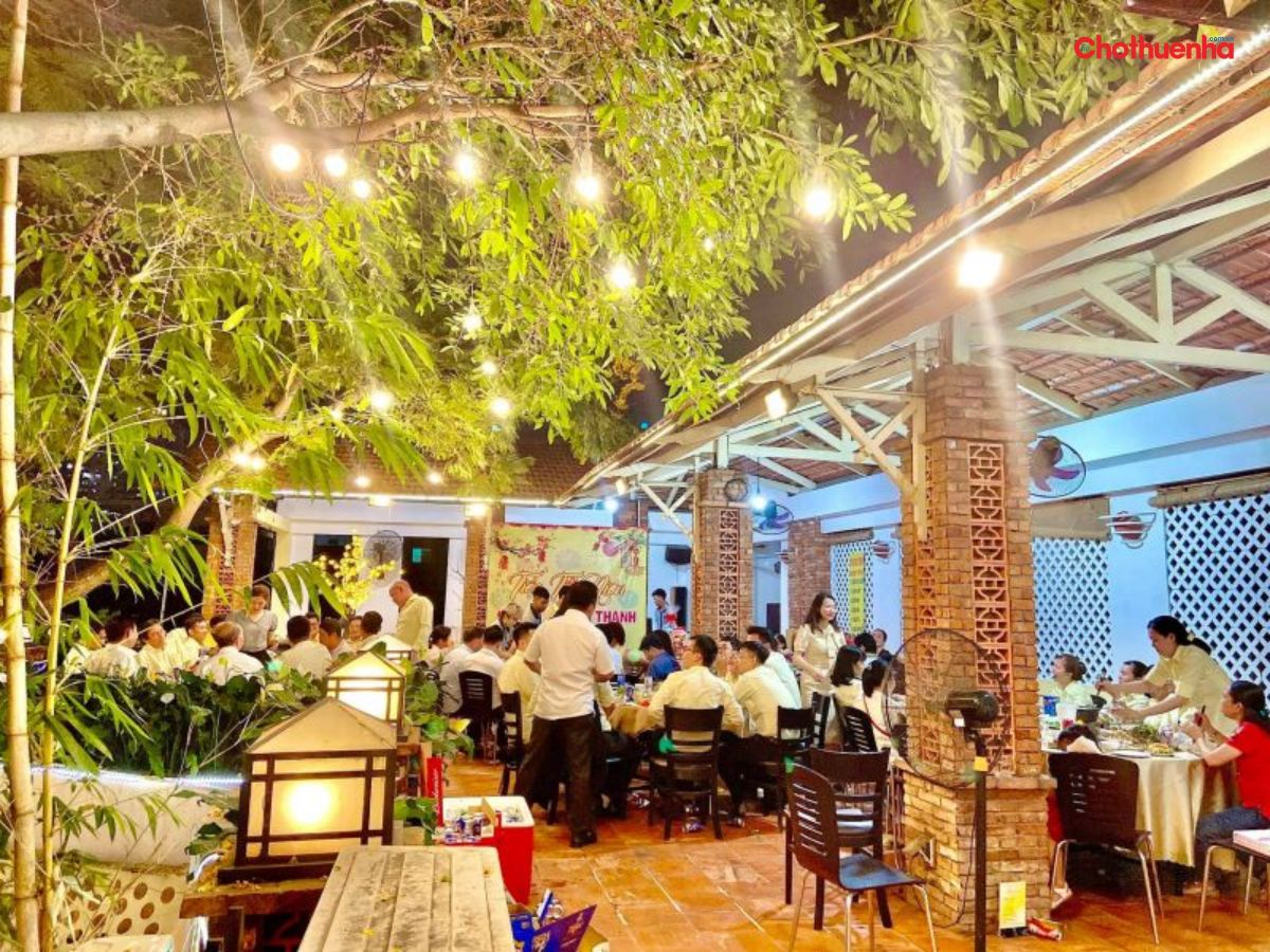 Nhà Hàng Sân Vườn 360